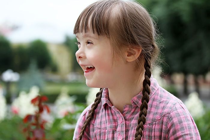 Ein Kind mit Down-Syndrom
